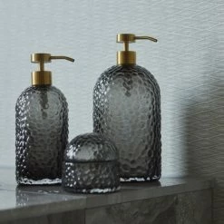 AYTM Arura Sæbepumpe -Louise Smærup shop aytm saebepumpe arura dispenser sort guld 4636450 scaled