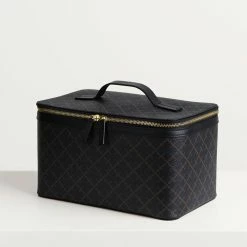 By Malene Birger Bae Beauty Toilet Bag 7 By Malene Birger Bae Beauty Toilet Bag -Louise Smærup shop by malene birger beautyboks bae box dark chocolate 5224142 scaled