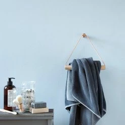 By Wirth Towel Hanger -Louise Smærup shop by wirth haandklaedeholder wirth towel hanger natrual roeget eg laeder 7146179 scaled