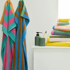 Bahne Wash Cloth Stripe -Louise Smærup shop cozy living vaskeklud cozy living wash cloth stripe pink tyrkis orange 9529544.png scaled