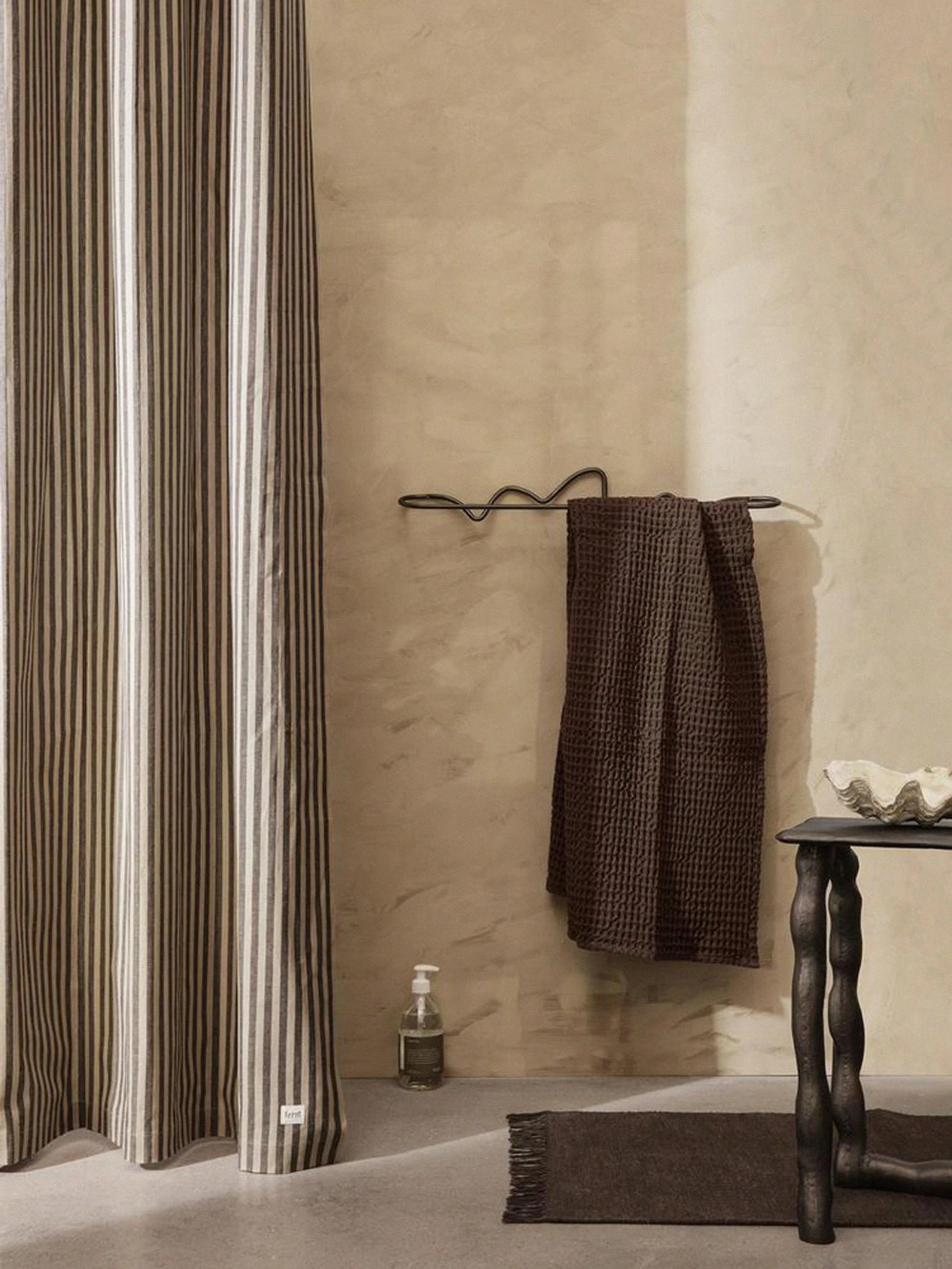 Ferm LIVING Curvature - Towel Hanger 2 Ferm LIVING Curvature - Towel Hanger - Billede 2