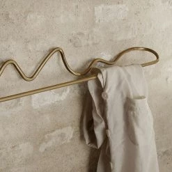Ferm LIVING Curvature - Towel Hanger -Louise Smærup shop ferm living knager curvature towel hanger brass 2469703 scaled