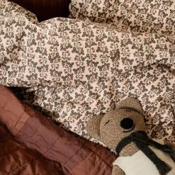 Ferm LIVING Strawberry Field Bedding -Louise Smærup shop ferm living sengesaet strawberry field bedding baby 7923804 scaled