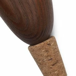 Ferm LIVING Cairn Wine Stoppers - Set Of 2 5 Ferm LIVING Cairn Wine Stoppers - Set Of 2 -Louise Smærup shop ferm living vintilbehoer cairn wine stoppers dark brown 9124905 scaled