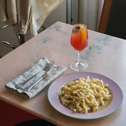 Finders Keepers Tricolore Dinner Plate -Louise Smærup shop finders keepers tallerken tricolore beige pink green 6567259.png scaled