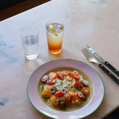 Finders Keepers Tricolore Dinner Plate -Louise Smærup shop finders keepers tallerken tricolore beige pink green 8554357.png scaled