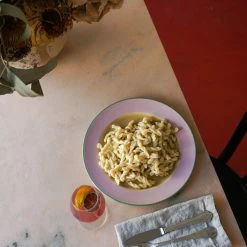 Finders Keepers Tricolore Dinner Plate -Louise Smærup shop finders keepers tallerken tricolore beige pink green 8594460.png scaled