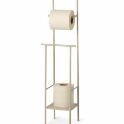 Ferm LIVING Dora Toilet Paper Stand 5 Ferm LIVING Dora Toilet Paper Stand -Louise Smærup shop haandklaedeholder dora towel stand 5fe34288d6421 cashmere 2684800 scaled
