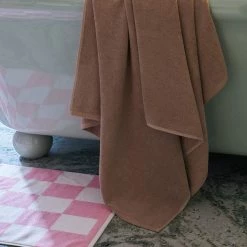Hay Check Bath Mat 14 Hay Check Bath Mat -Louise Smærup shop hay bademaatte check bath mat cappuccino 4662480 scaled