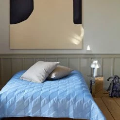 Hay Kite Quilt -Louise Smærup shop hay sengetaeppe kite quilt sky blue 9399543 scaled