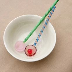 Louise Smærup shop -Louise Smærup shop hay skeer glass spoons twist turquoise light pink 300911 scaled