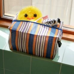 Hay Candy Wash Bag -Louise Smærup shop hay toilettaske candy wash bag green 1760316 scaled