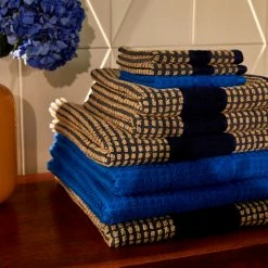 Juna Check Towel -Louise Smærup shop juna haandklaede juna check towel blue small 1525560