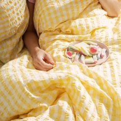 Juna Bæk&Bølge Linens 7 Juna Bæk&Bølge Linens -Louise Smærup shop juna sengesaet baek boelge sengesaet moerk blaa hvid 6356901 scaled