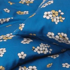 Juna Grand Pleasantly Bed Linen -Louise Smærup shop juna sengesaet grand pleasantly bed linen 200x220 blaa 8258654.png scaled