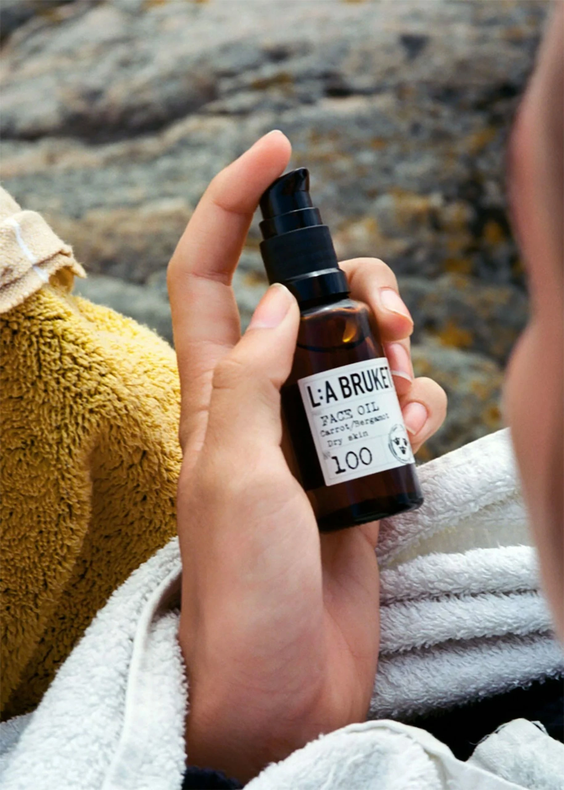 L:A Bruket No. 100 Face Oil Carrot/Bergamot 2 L:A Bruket No. 100 Face Oil Carrot/Bergamot - Billede 2