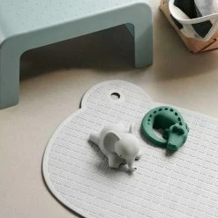 Liewood Sailor Bademåtte -Louise Smærup shop liewood bademaatte sailor bademaatte 0069 mr bear dumbo grey 9128038.png