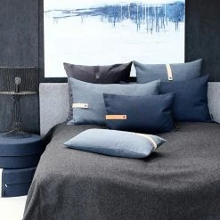 Louise Smærup Regular / Twist -Louise Smærup shop louise smaerup pude regular twist blue twist 65 x 65 9548915 scaled