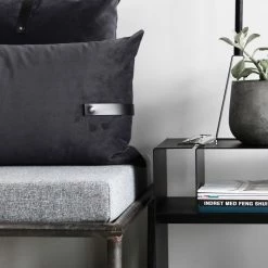 Louise Smærup Velvet -Louise Smærup shop louise smaerup pude velourpude moerkegraa 50 x 80 cm 3534344 scaled