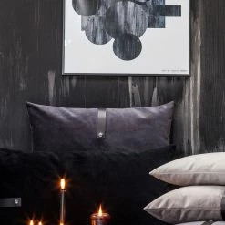 Louise Smærup Velvet -Louise Smærup shop louise smaerup pude velourpude moerkegraa 50 x 80 cm 6727458 scaled