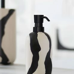 Mette Ditmer ICON Dispenser Tall -Louise Smærup shop mette ditmer saebepumpe mette ditmer icon dispenser tall off white 5018928 scaled