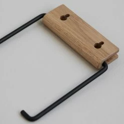 Moebe Toilet Roll Holder -Louise Smærup shop moebe toiletpapirholder toilet roll holder oak black 4350767 scaled
