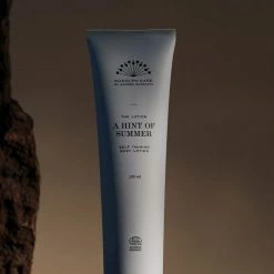 Rudolph Care Hint Of Summer - The Lotion -Louise Smærup shop rudolph care selvbruner hint of summer the lotion the lotion 3732286.png scaled