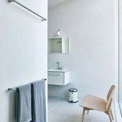 Towel Bar - Vipp8 -Louise Smærup shop vipp haandklaedeholder haandklaedestang vipp8 black 9480593 scaled