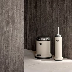 Toilet Brush - Vipp11 10 Toilet Brush - Vipp11 -Louise Smærup shop vipp toiletboerste toiletboerste vipp11 beige wall 15394 scaled