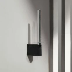 Toilet Paper Holder Extra - Vipp4 -Louise Smærup shop vipp toiletpapirholder toiletrulleholder vipp3 617aa214e2627 black 9488645 scaled